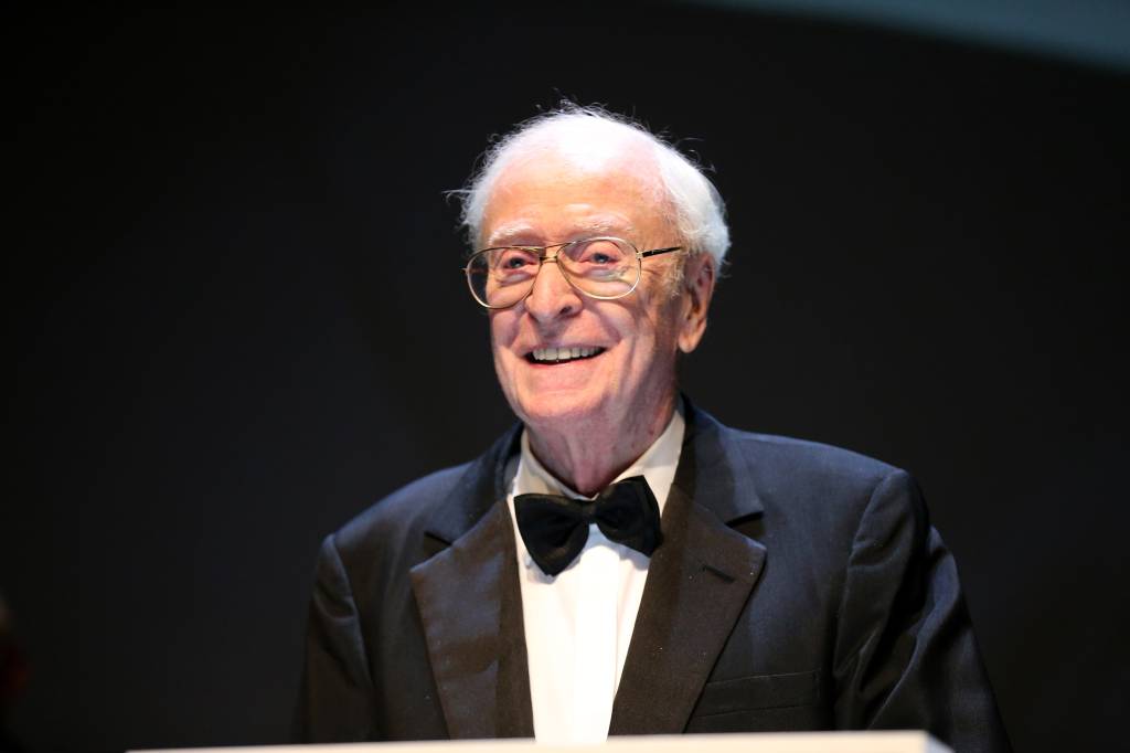 Michael Caine e mais: os artistas que cederam suas vozes para clonagens de empresas de IA