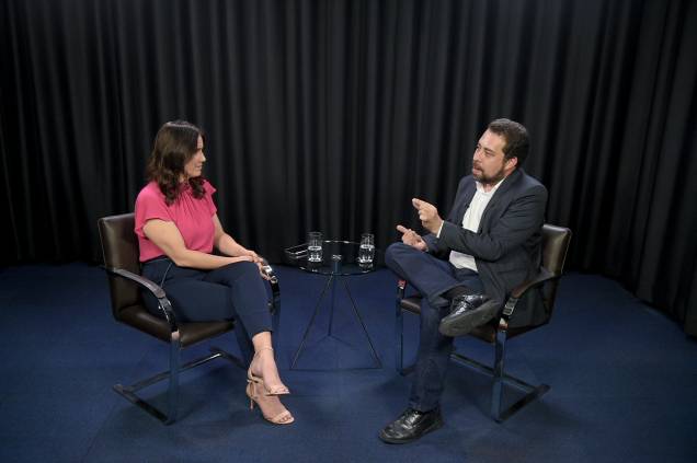 A jornalista Clarissa Oliveira e o deputado federal Guilherme Boulos durante entrevista ao programa Amarelas On Air, de Veja A jornalista Clarissa Oliveira e o deputado federal Guilherme Boulos durante entrevista ao programa Amarelas On Air, de Veja