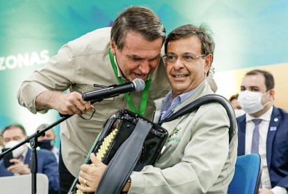 O ex-presidente Jair Bolsonaro e o ex-ministro do Turismo Gilson Machado