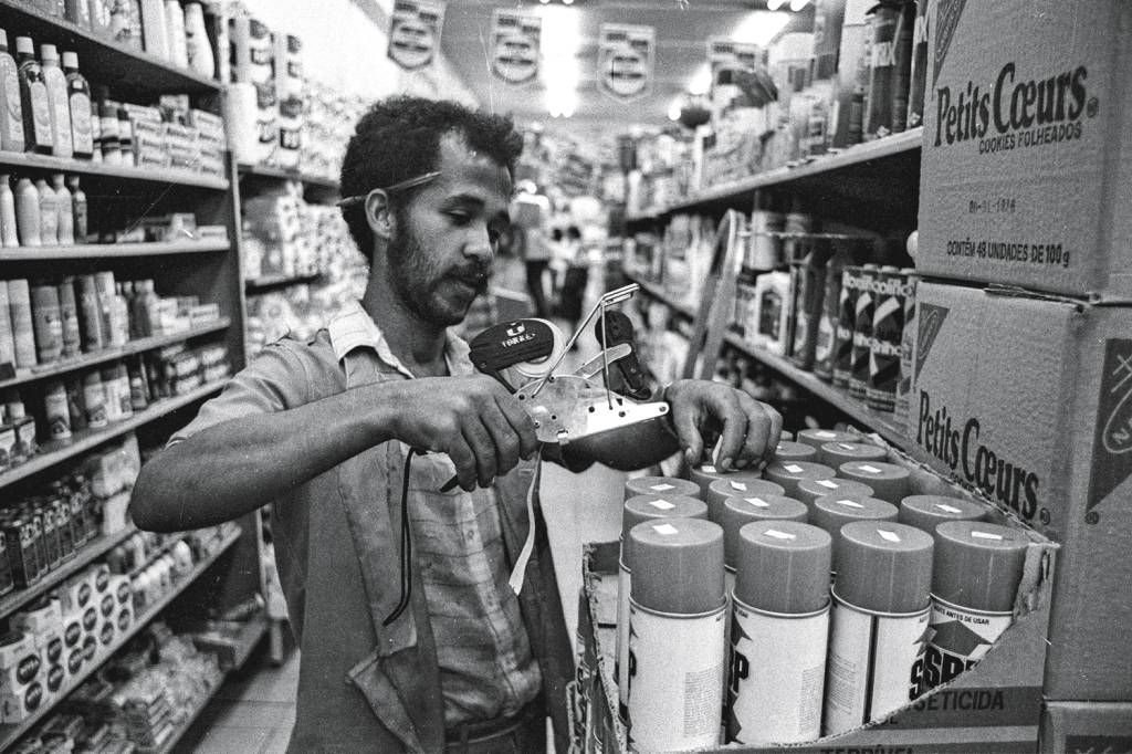 REMARCAÇAO-DE-PREÇOS-1.jpg HIPERINFLAÇÃO - Remarcação de preços nos anos 80: o cenário só melhorou após o Plano Real