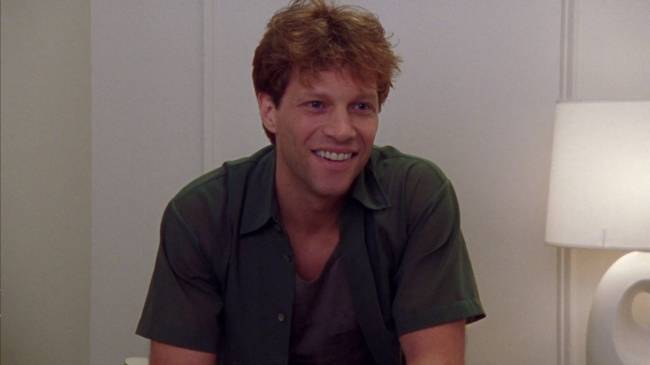 VideoScreenshot–HBO-SexandtheCity-T2E13GamesPeoplePlay-11’58” Jon Bon Jovi foi um dos breves casos de Carrie Bradshaw