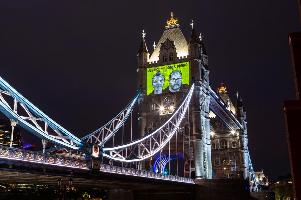 Projeção na Torre de Londres pede justiça um ano após a morte de Dom Phillips e Bruno Pereira Projeção na Torre de Londres pede justiça um ano após a morte de Dom Phillips e Bruno Pereira