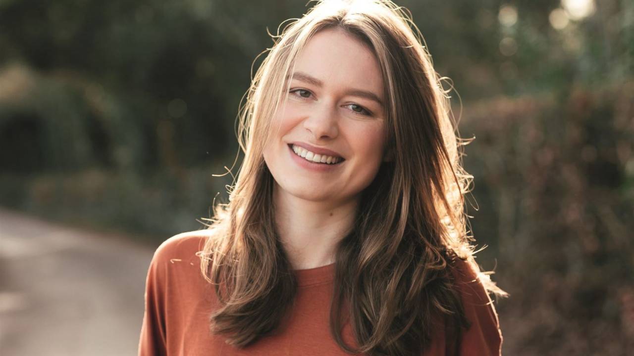 Beth O'Leary, autora do best-seller 'Teto para dois'