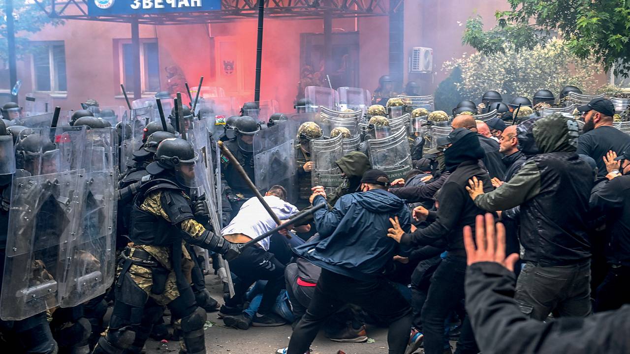 ALARME - Kosovo: choques entre manifestantes e força da Otan