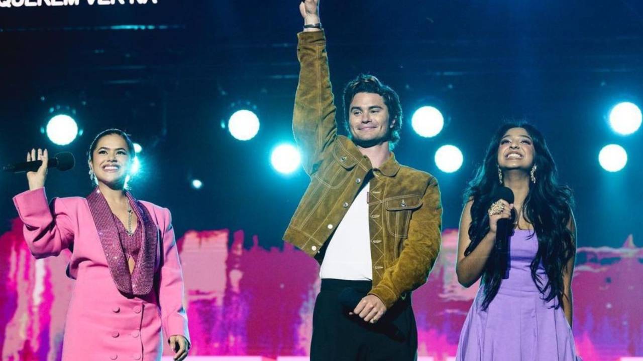 Maisa Silva, Chase Stokes e Maitreyi Ramakrishnan no Tudum, evento da Netflix no Brasil