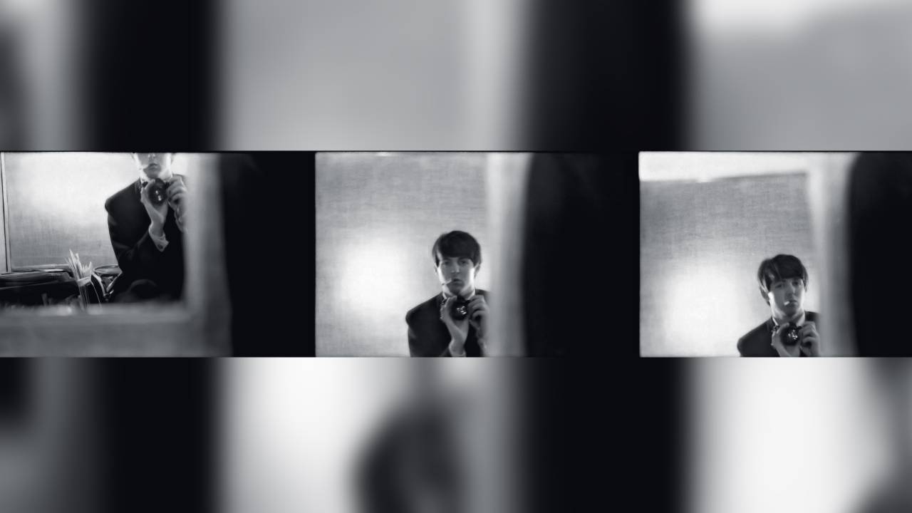 AVÔ DA SELFIE - McCartney diante do espelho: tesouros