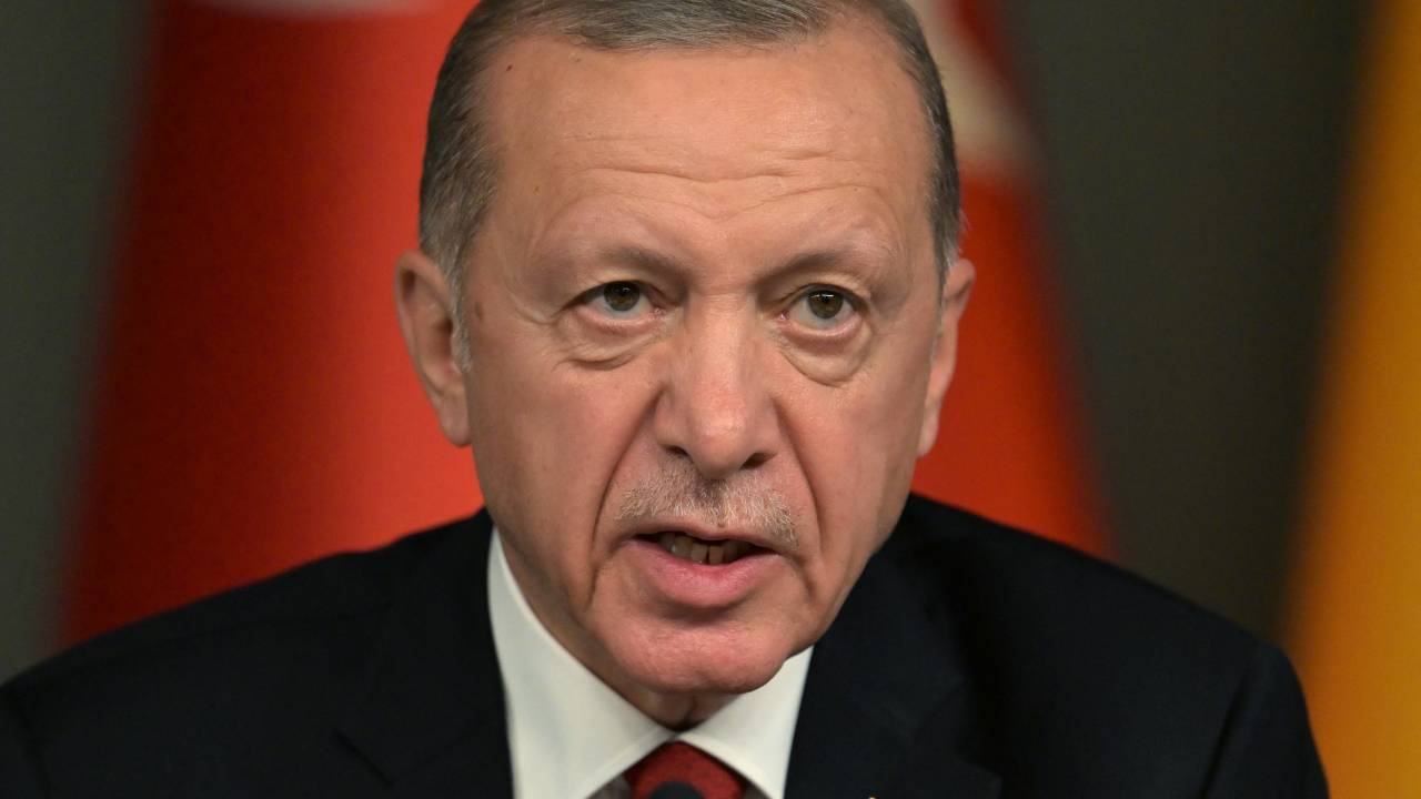 Turkish President Recep Tayyip Erdogan attends a joint press conference with Ukrainian President (unseen) at the Vahdettin Mansion in Istanbul on July 7, 2023. (Photo by OZAN KOSE / AFP)
