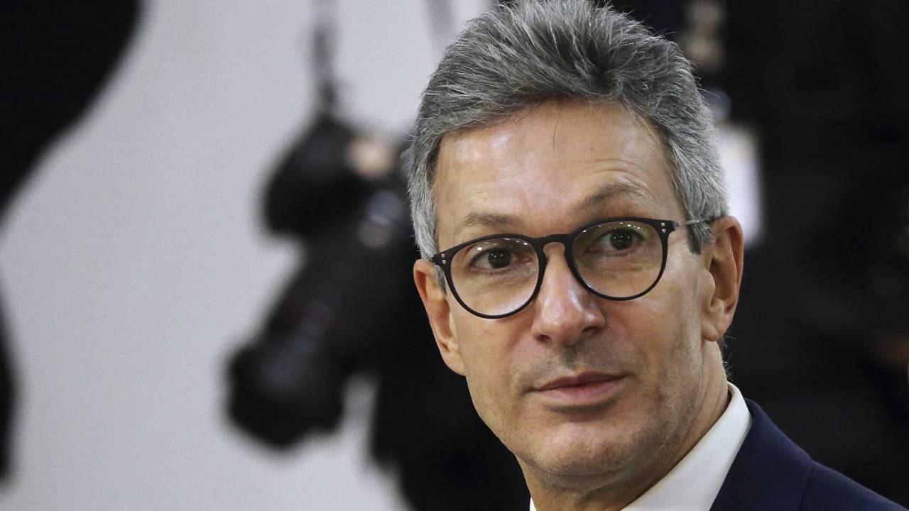CORTEJADO - Zema: crítico antigo das limitações de sua sigla, ele entrou na mira de gigantes como PL e PP
