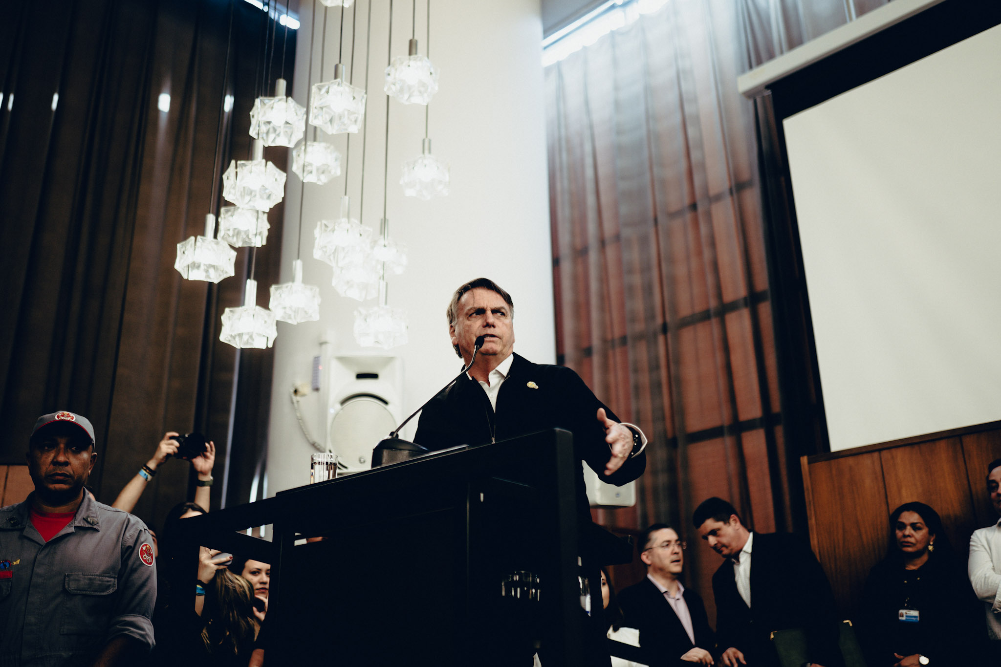 Bolsonaro reclama da prisão de Mauro Cid e insulta Lula