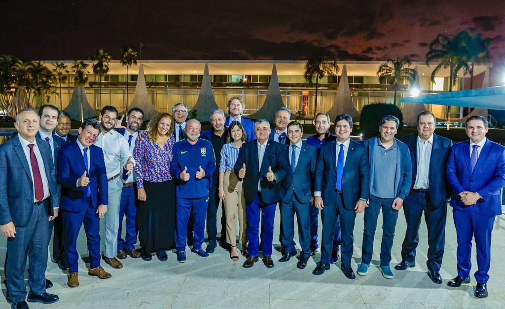 Lula recebe Lira e líderes partidários