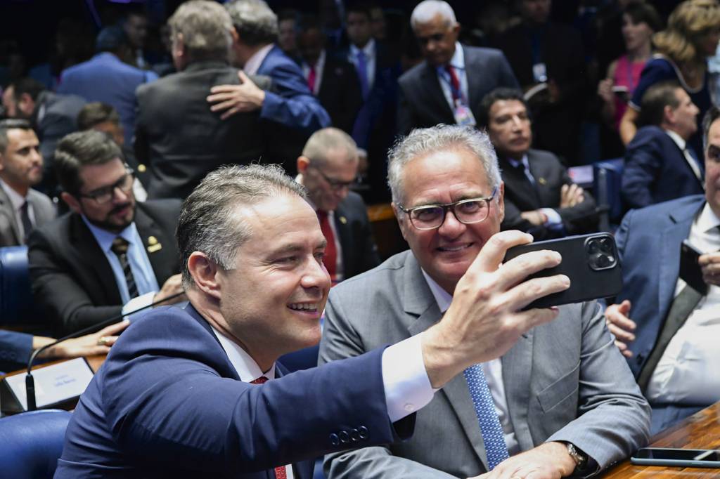 RENAN-FILHO-E-PAI.jpg CIUMEIRA - Renan e Renanzinho: prestígio de sobra no Planalto