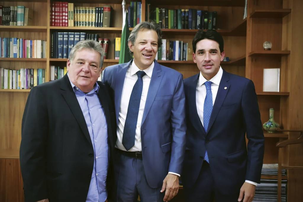 SILVIO-COSTA-FILHO_1.jpg DNA - Silvio Costa e Silvio Costa Filho: “Quando o filho de um político quer ser político, a sociedade olha de esguelha”