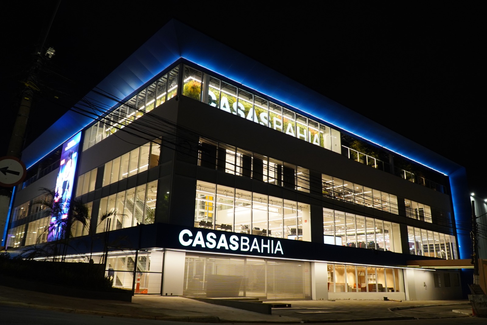 O que levou a Casas Bahia a uma crise histórica, com fechamento de quase 30% das lojas