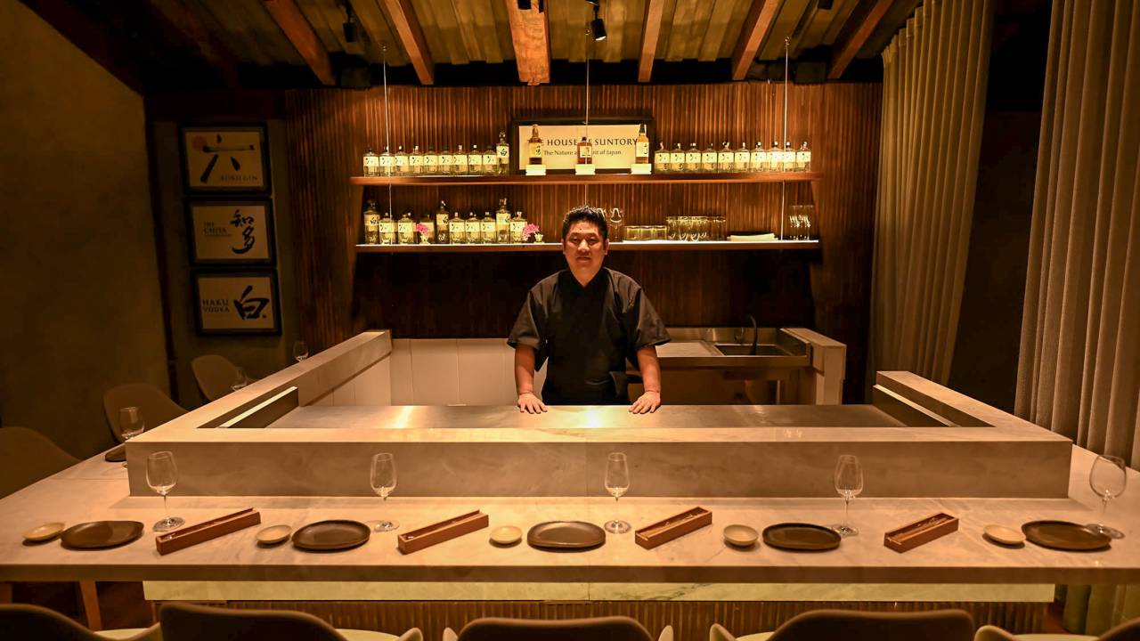 CARA A CARA - Watanabe: chef do premiado japonês de São Paulo tira dúvidas sobre peixes e cria laços com os clientes