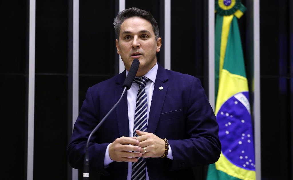 Líder da oposição acusa PT de usar dinheiro público para difundir discurso do ódio