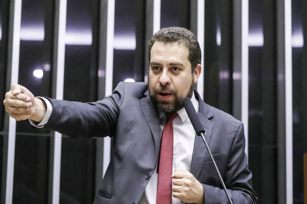 img20230707003927695.jpg NA FRENTE - Boulos: favorito nas pesquisas, espera o apoio do presidente Lula