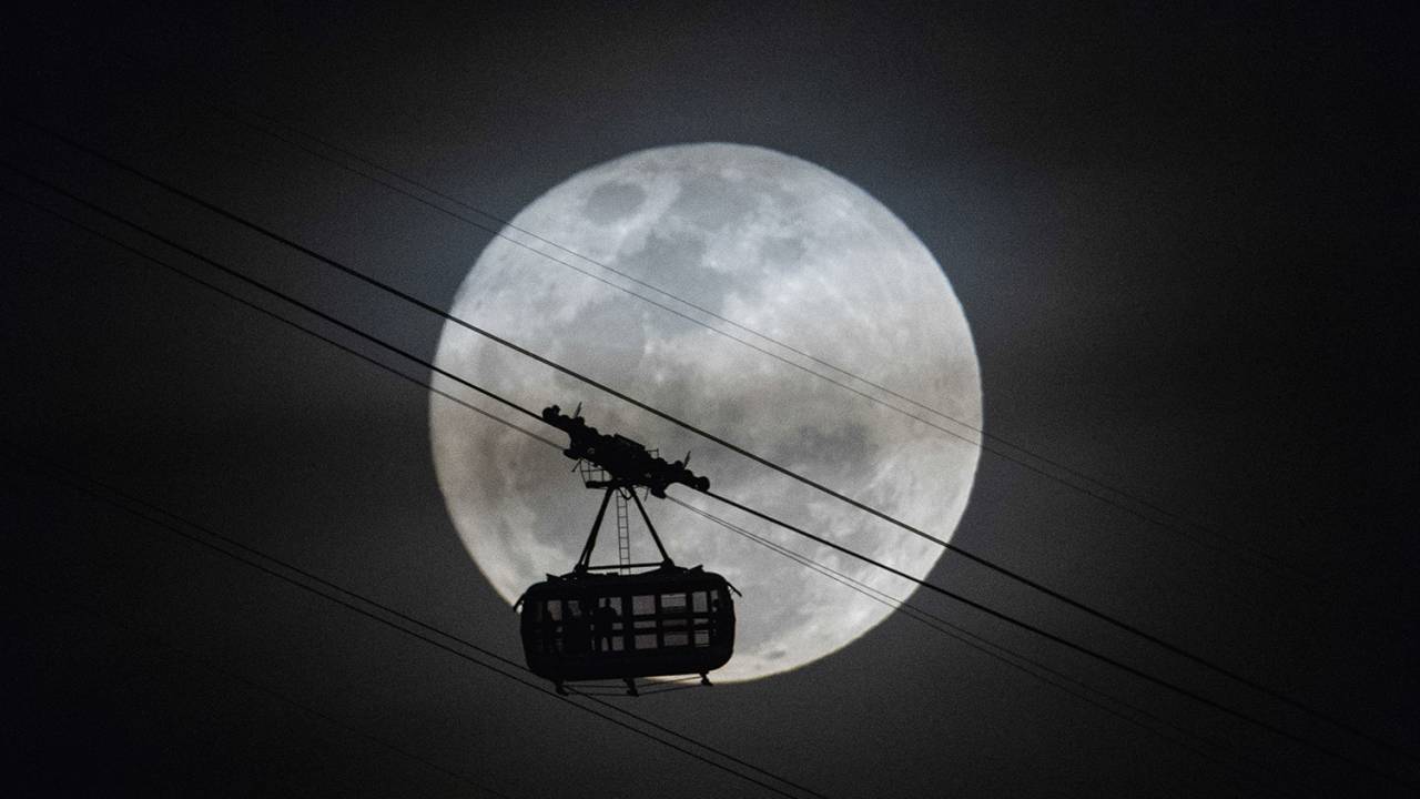 OLHA O QUE NÓS CRIAMOS - A Lua, vista do Rio de Janeiro: destino de trabalhos colecionados em todo o mundo