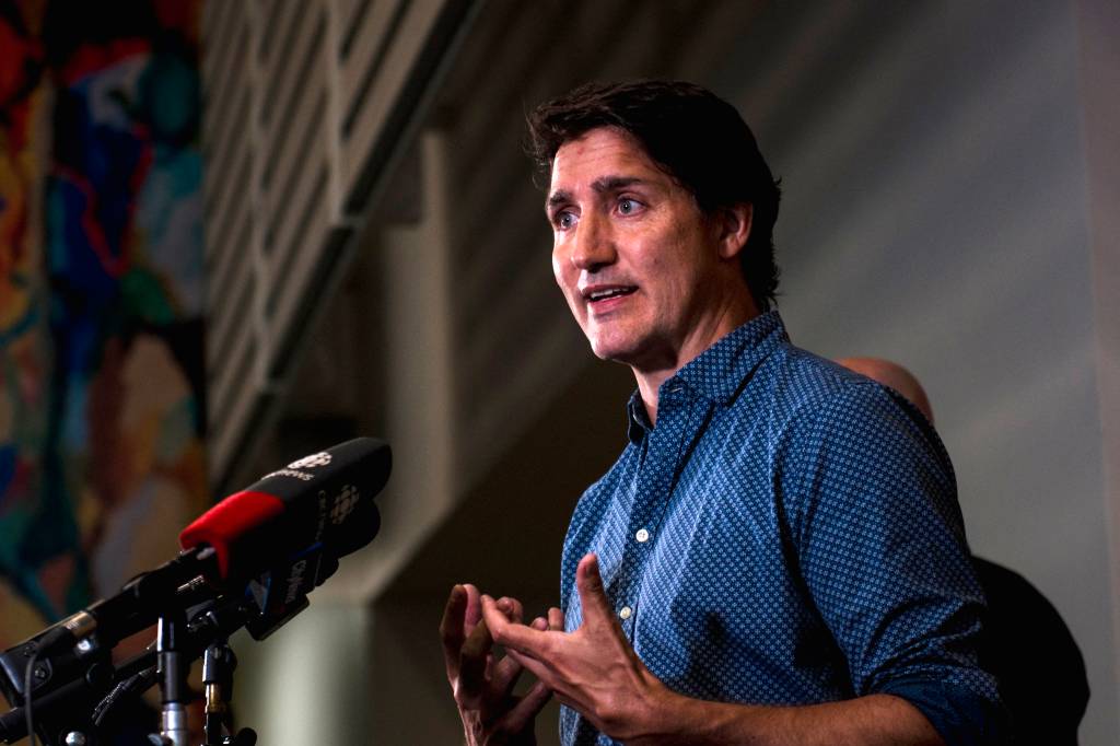 Trudeau critica Facebook por bloquear notícias sobre incêndios no Canadá