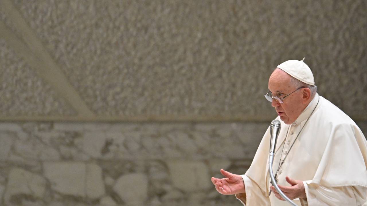 Pope Francis speaks during his weekly general audience at the Paul VI hall in the Vatican, on August 23, 2023. (Photo by Alberto PIZZOLI / AFP)