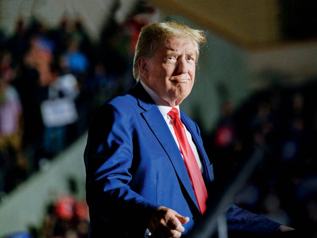 Em busca dos holofotes, Trump decide faltar a debate presidencial