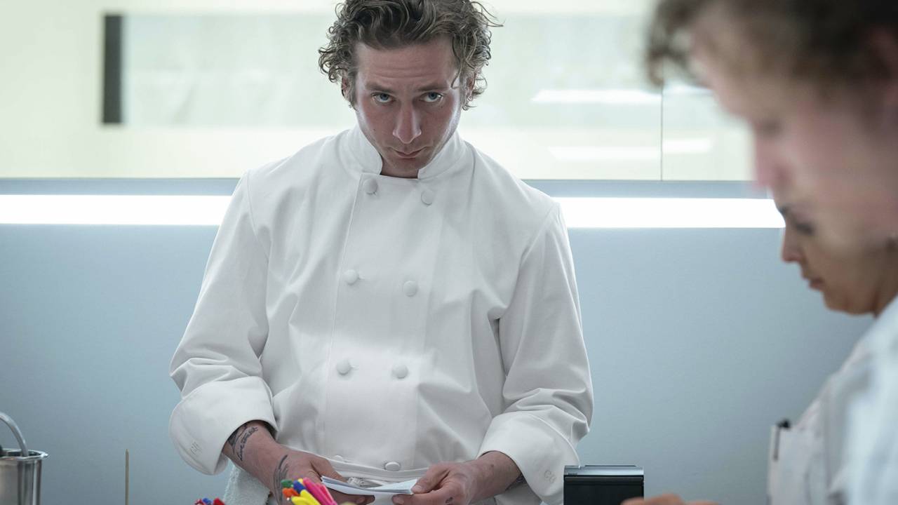 SOB PRESSÃO - O chef Carmy (Jeremy Allen White) em O Urso: tudo por uma estrela no renomado Guia Michelin