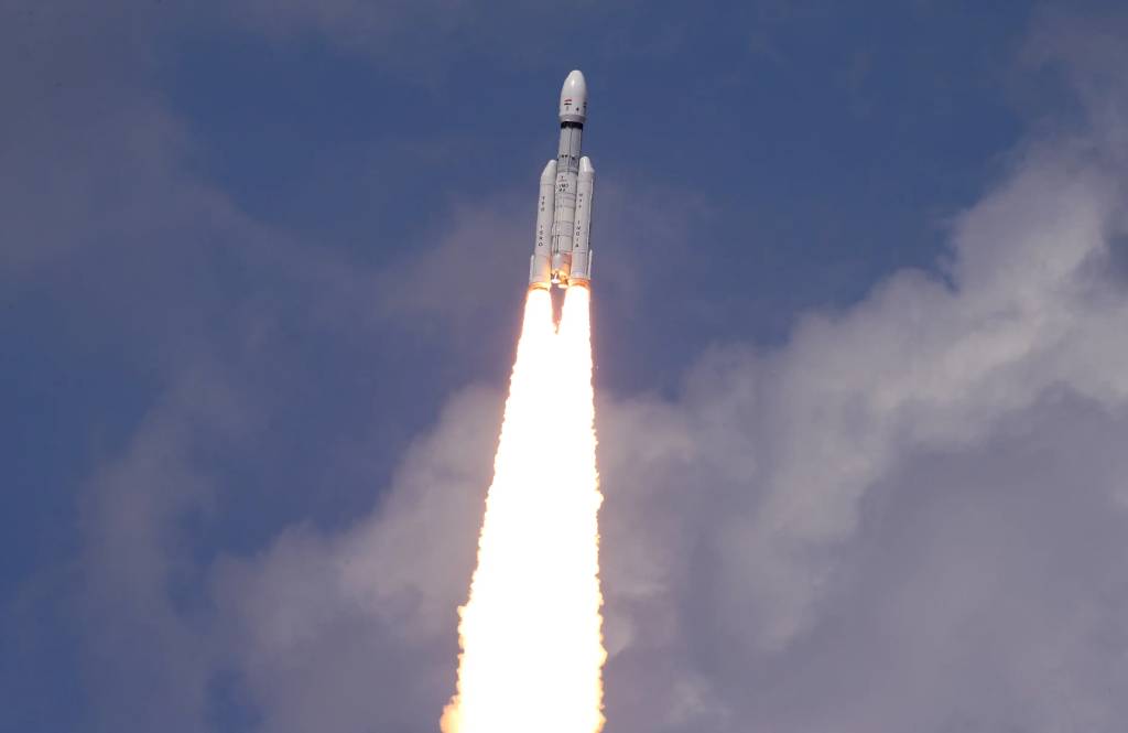 Nave indiana pousa com sucesso em solo lunar