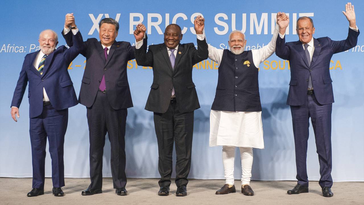O TIME - Lula, Xi, Ramaphosa, Modi e Lavrov (da esq. para a dir.): o grupo saltou de cinco para onze integrantes