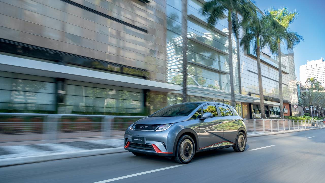 BYD DOLPHIN - 149. 900 reais - Veículo chinês oferece mais autonomia por preço menor