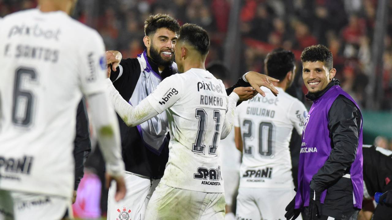 O mistão do Corinthians deu conta do recado na Argentina. Empate com o Newell's Old Boys garantiu equipe nas quartas de final da Sul-Americana -