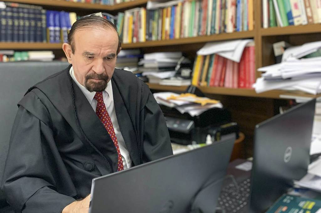Cezar-Bitencourt.jpg CONFIRMAÇÃO - Bitencourt, advogado de Cid: “O dinheiro era do Bolsonaro”