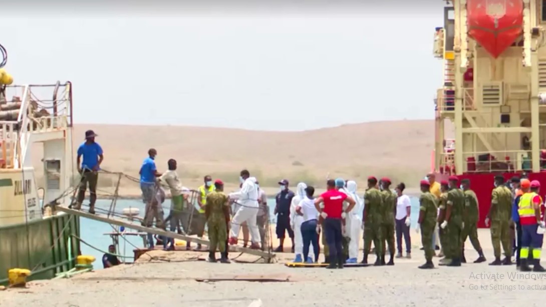 Acredita-se imigrantes tenham se afogado na costa de Cabo Verde depois que um barco de pesca foi encontrado à deriva no oceano Atlântico. 17/08/2023 -
