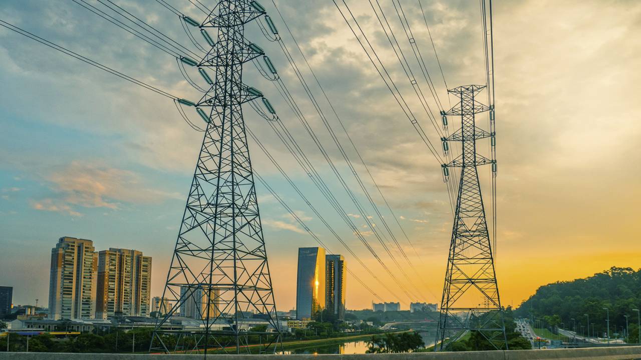 ILUMINAÇÃO - Torres em São Paulo: privatização da Eletrobras não tem nada a ver com a queda do sistema