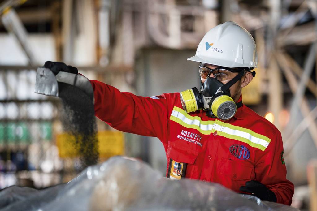 GettyImages-1562864259.jpg IMPACTO - Funcionário da Vale: a empresa é afetada pela economia chinesa