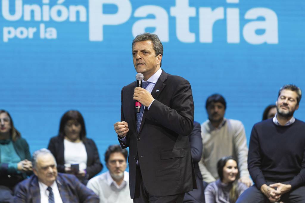 GettyImages-1588681014.jpg O GOVERNISTA - Massa, ministro da Economia: só lhe restou pedir esmolas