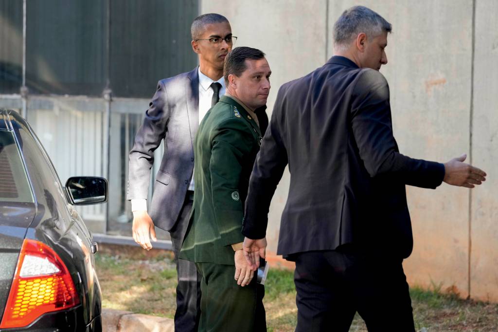 Mauro Cid SABOTAGEM - Mauro Cid: prisão no dia da visita do presidente da República