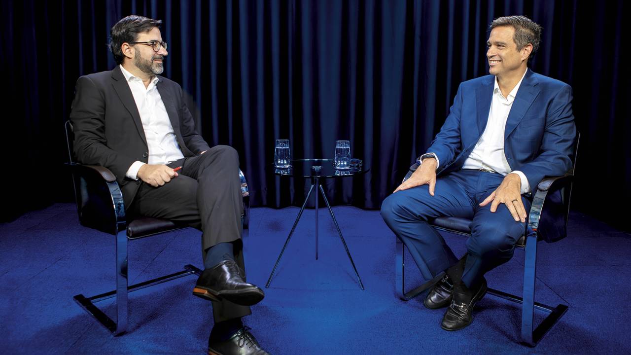 MULTIPLATAFORMA - Campos Neto, presidente do BC, e o editor Ricardo Ferraz: Amarelas no papel, em vídeo e em áudio