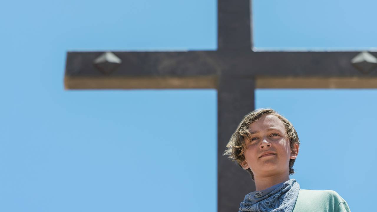 SALVADOR OU IMPOSTOR? - Bobby Luhnow como Jodie na série: garoto americano vira ídolo em povoado no México