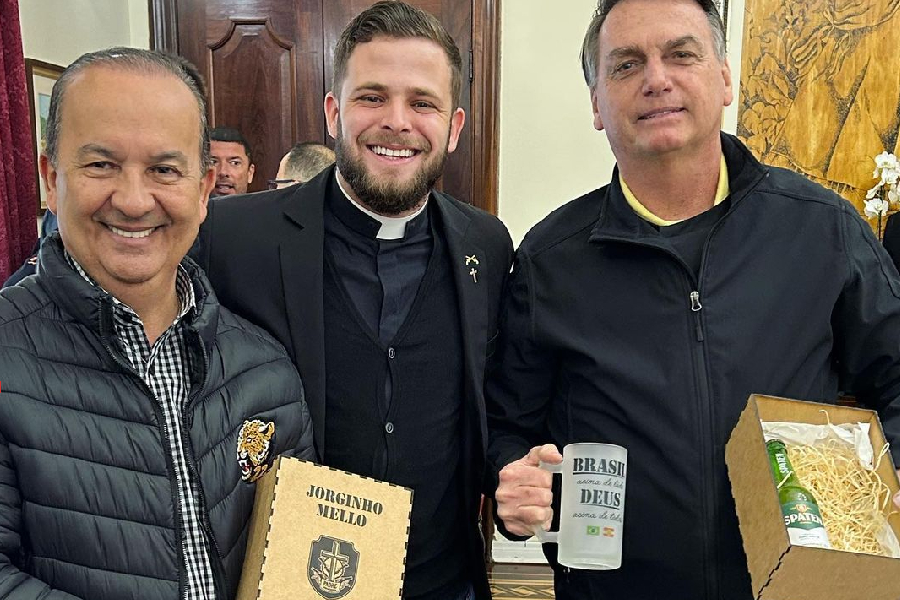 Edivaldo Ferreira, o "padre armamentista", com Jair Bolsonaro e o governador de SC, Jorginho Mello