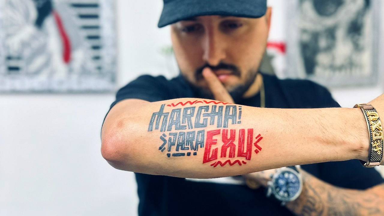 Jonathan Pires, umbandista e dono da página "Maria Padilha", com 1.1 milhão de seguidores no Facebook, e idealizador da I Marcha para Exu -