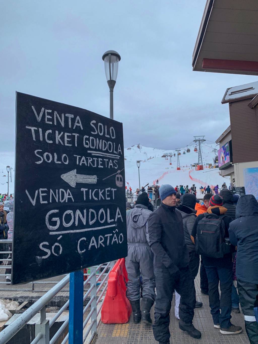crédito: Valmir Moratelli HABLAMOS PORTUGUÊS - Placas e menu para brasileiros: invasão
