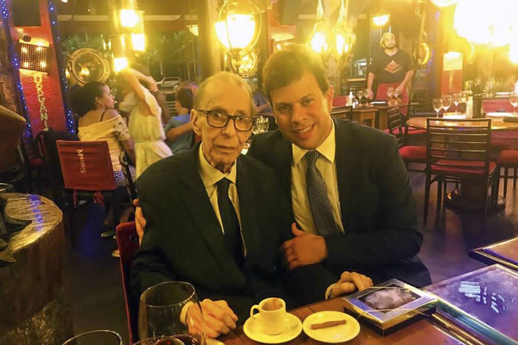 Nora e neta de João Gilberto correm o risco de serem despejadas