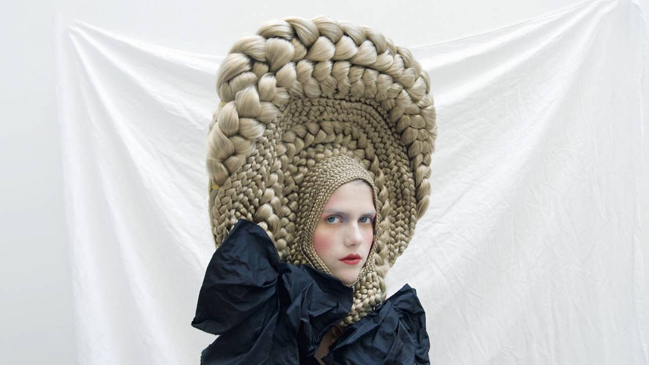 FEMININO - Escultura capilar da artista Marisol Suarez, de 2015: como se fosse uma obra de arte