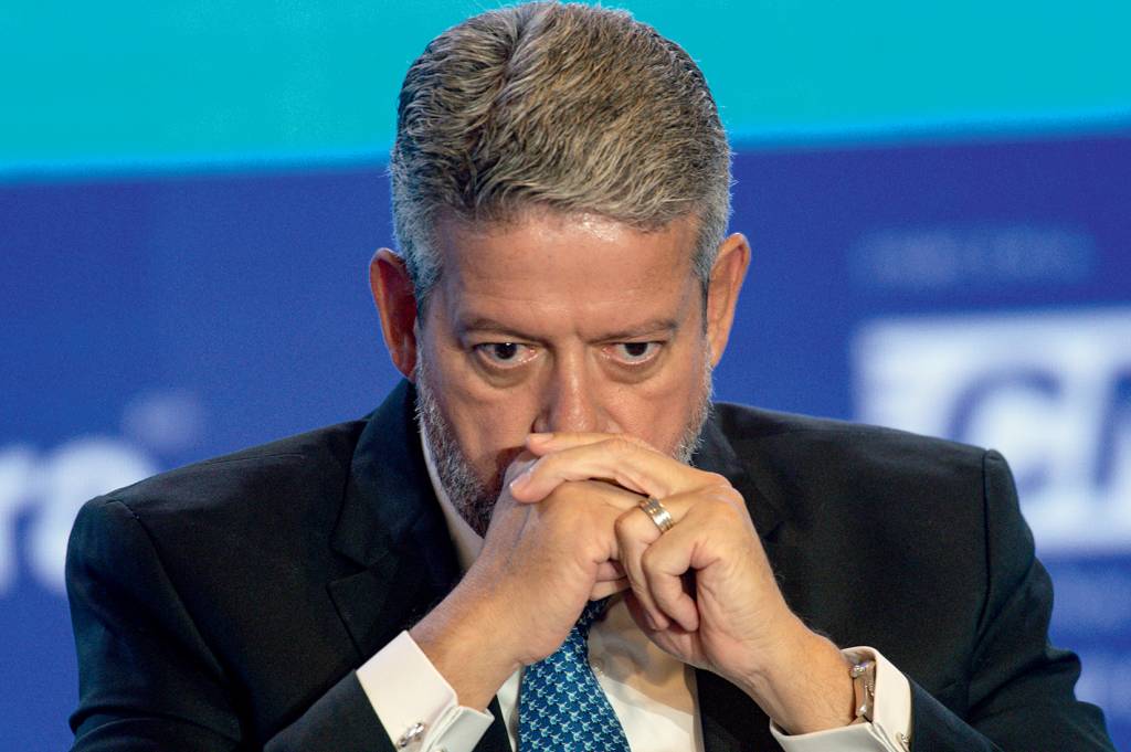 Lira usou a Constituição em barganha na Câmara para ofensiva contra o STF