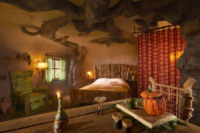 Design sem nome (84) O interior da cabana inspirada na residência animada do ogro Shrek