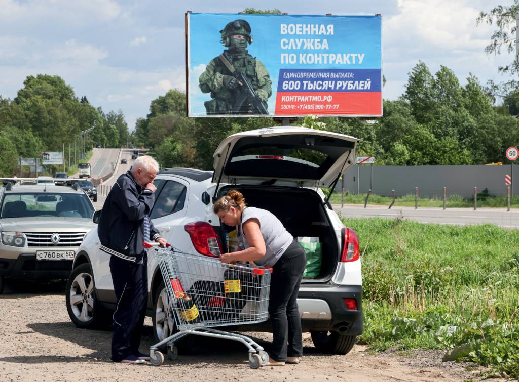Daily Life In Russia CARESTIA - Cotidiano afetado: preços altos levam à redução de gastos com alimentação e outros itens básicos
