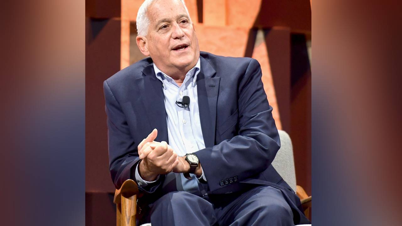 TRILHA - Walter Isaacson: trabalho ao embalo de Marsalis e Batiste