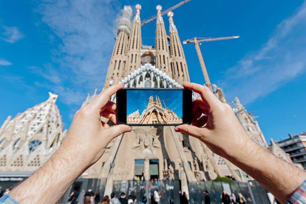 Barcelona criará ‘zona de selfies’ para aliviar caos turístico na Sagrada Família