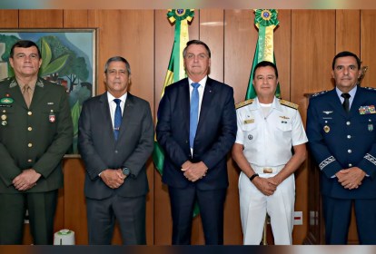 Jair Bolsonaroe os novos comandantes militares