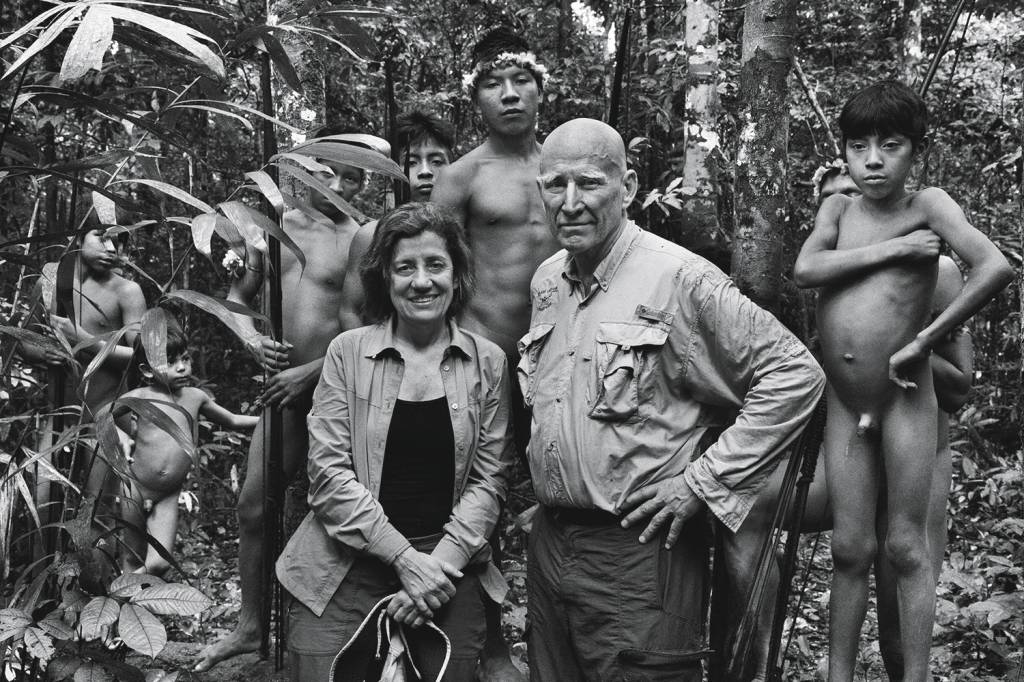 MENOR-MIRIAM-LEITAO—SEBASTIAO-SALGADO—INDIOS-13-01-2330.jpg ISOLADOS - Míriam e Salgado na aldeia Awá: aprendizado ancestral na floresta