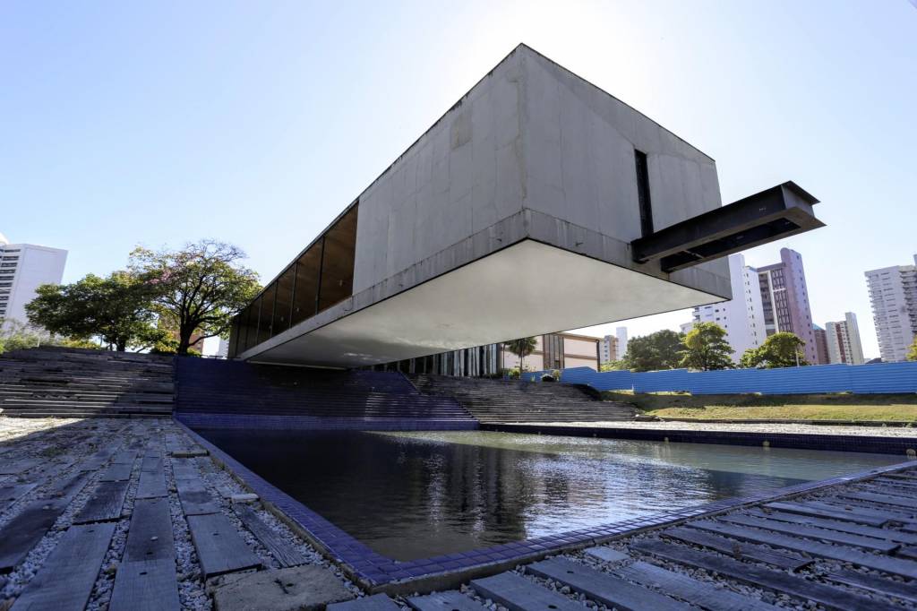 As polêmicas sobre as homenagens a controversos personagens da história